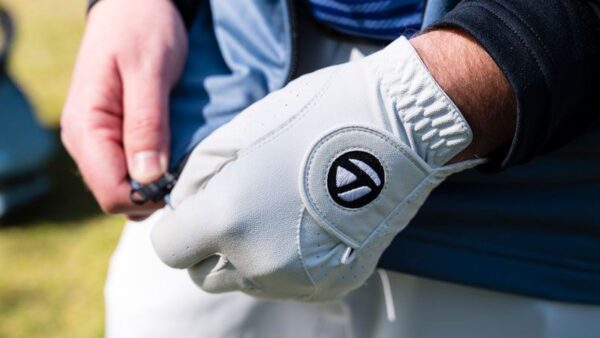 TaylorMade Stratus Tech Golf Glove